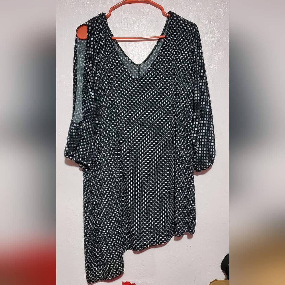 (make offer)Asymmetrical cold shoulder blouse